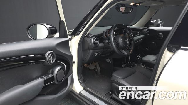 Mini Cooper 2021 — photo 13