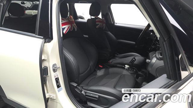 Mini Cooper 2021 — photo 16