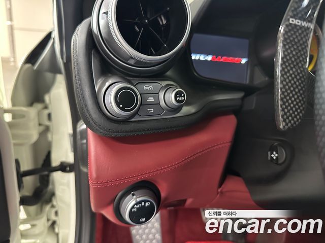 Ferrari GTC4 Lusso 2020 — photo 13