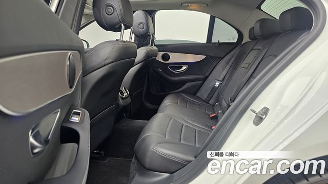Mercedes-Benz C-Class 2020 — photo 18