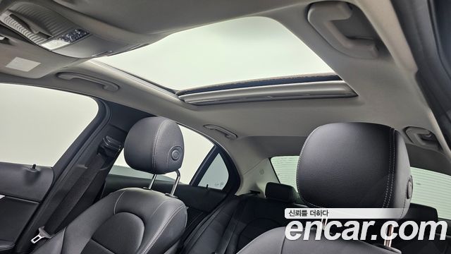 Mercedes-Benz C-Class 2020 — photo 31