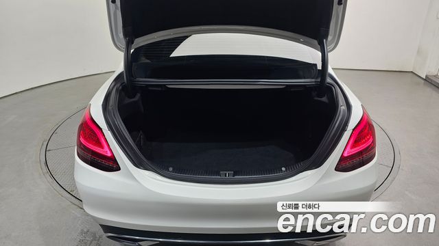 Mercedes-Benz C-Class 2020 — photo 33