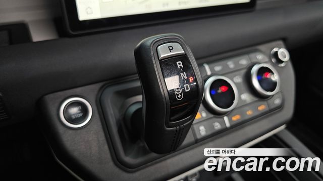 Land Rover Defender 2020 — photo 12