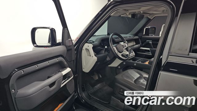 Land Rover Defender 2020 — photo 13