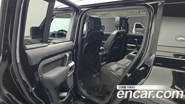 Land Rover Defender 2020 — photo 18