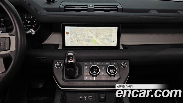 Land Rover Defender 2020 — photo 20