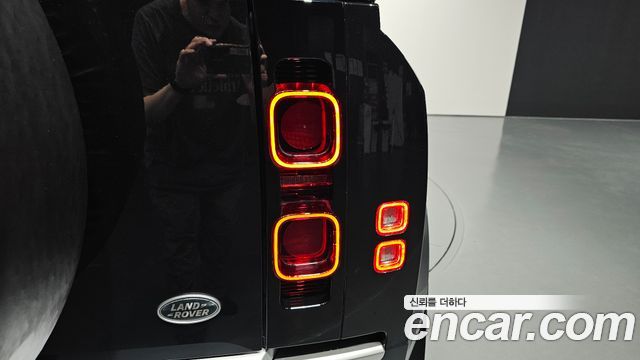 Land Rover Defender 2020 — photo 9