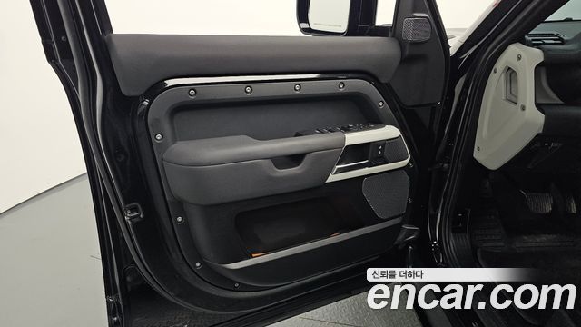 Land Rover Defender 2020 — photo 14