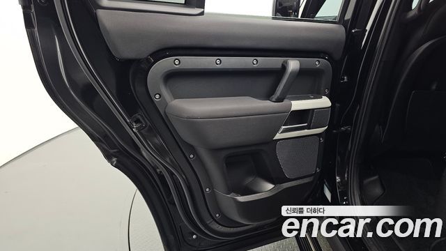 Land Rover Defender 2020 — photo 15