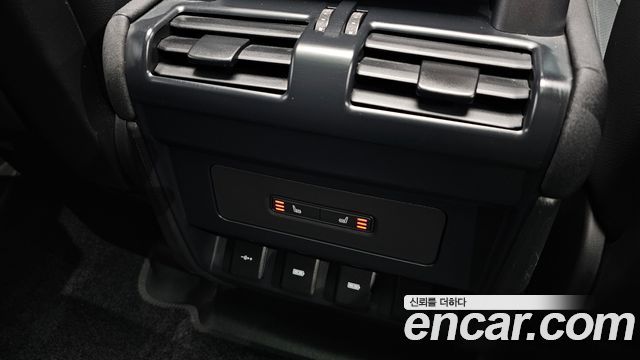 Land Rover Defender 2020 — photo 31