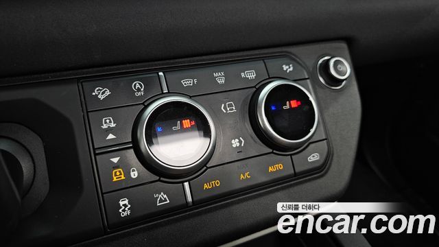 Land Rover Defender 2020 — photo 33
