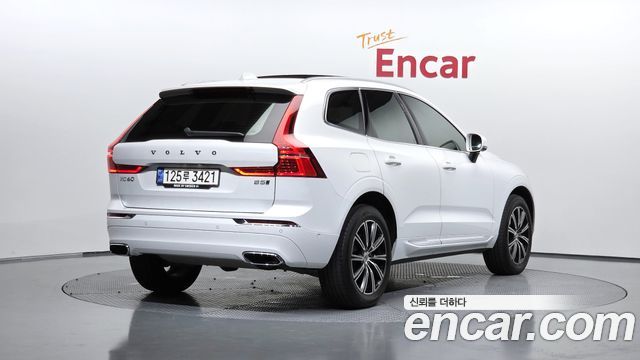 Volvo XC60 2021 — photo 2