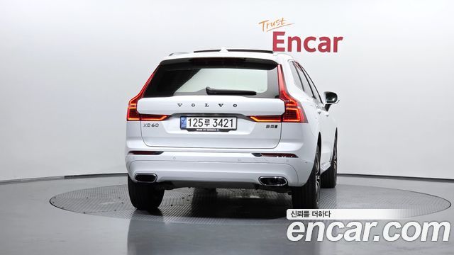 Volvo XC60 2021 — photo 4