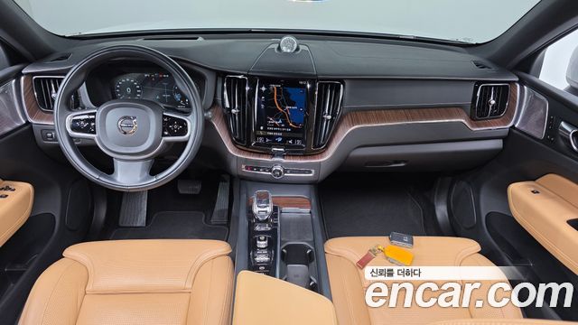 Volvo XC60 2021 — photo 10