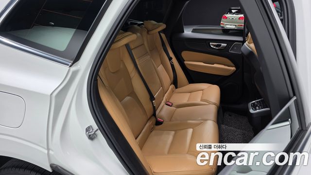 Volvo XC60 2021 — photo 17