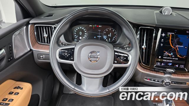 Volvo XC60 2021 — photo 19
