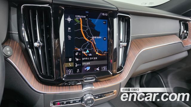 Volvo XC60 2021 — photo 20