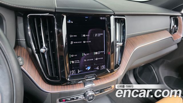 Volvo XC60 2021 — photo 21