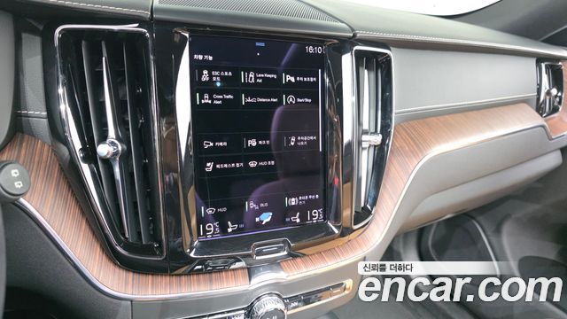 Volvo XC60 2021 — photo 23