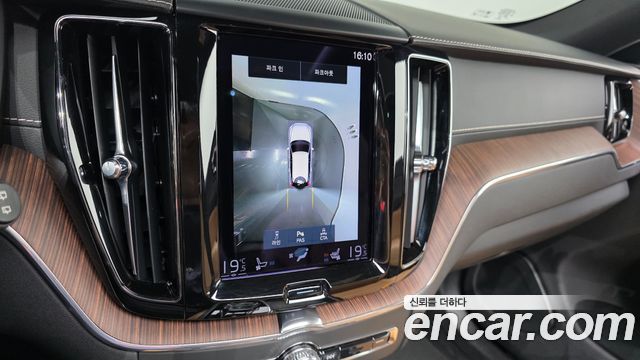 Volvo XC60 2021 — photo 24