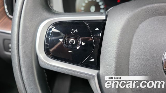 Volvo XC60 2021 — photo 26