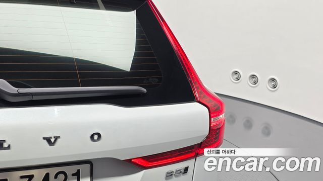 Volvo XC60 2021 — photo 9