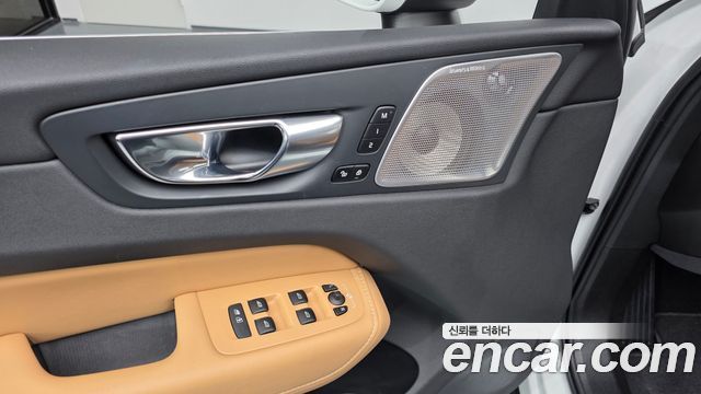 Volvo XC60 2021 — photo 27
