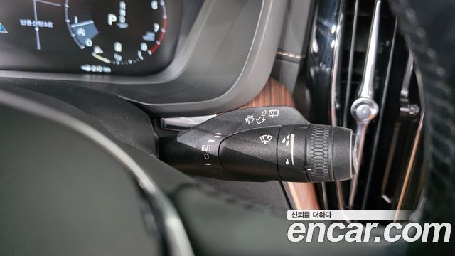 Volvo XC60 2021 — photo 28