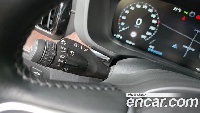 Volvo XC60 2021 — photo 29