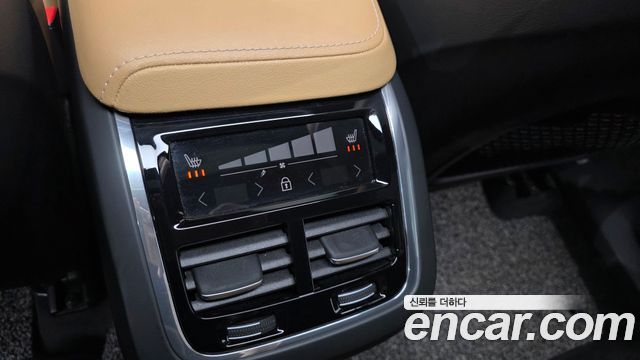 Volvo XC60 2021 — photo 31