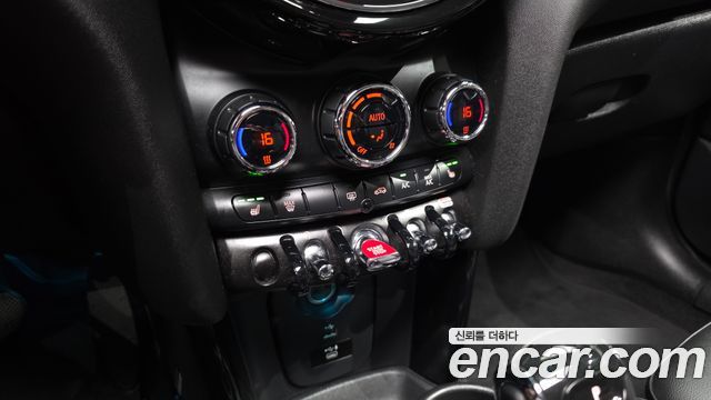 Mini Cooper 2021 — photo 23