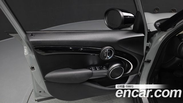 Mini Cooper 2021 — photo 14