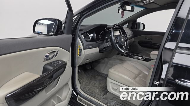 Kia Canival 2018 — photo 10