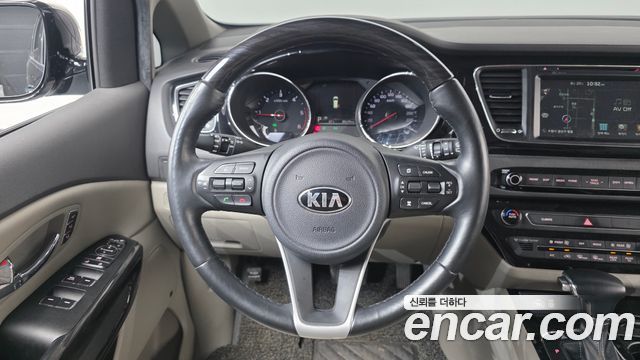 Kia Canival 2018 — photo 13