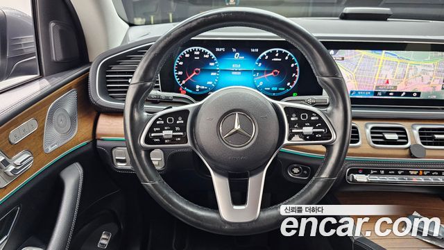 Mercedes-Benz GLE-Class 2019 — photo 19