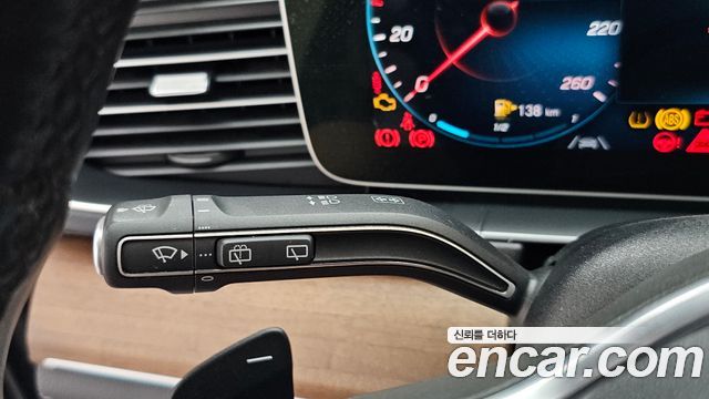 Mercedes-Benz GLE-Class 2019 — photo 27