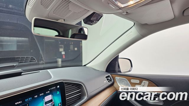 Mercedes-Benz GLE-Class 2019 — photo 32