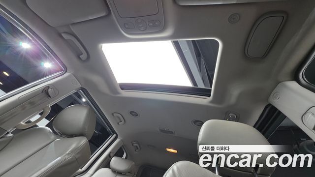 Kia Canival 2012 — photo 11