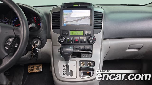 Kia Canival 2012 — photo 16