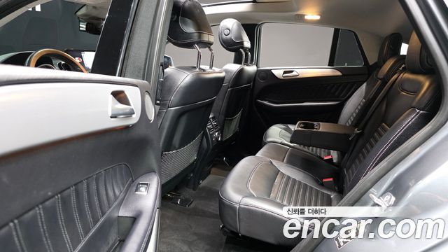 Mercedes-Benz GLE-Class 2018 — photo 17