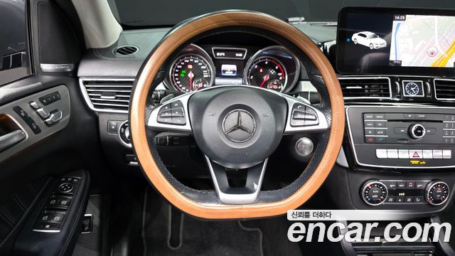 Mercedes-Benz GLE-Class 2018 — photo 18