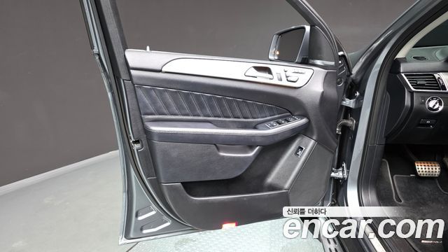 Mercedes-Benz GLE-Class 2018 — photo 14