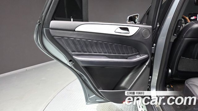 Mercedes-Benz GLE-Class 2018 — photo 15