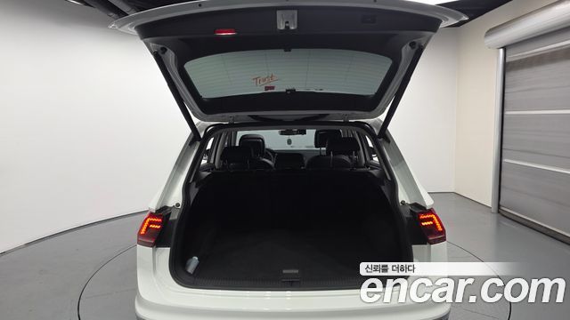 Volkswagen Tiguan 2020 — photo 20