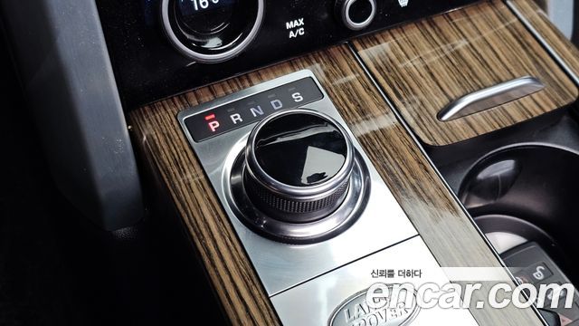 Land Rover Range Rover 2019 — photo 12