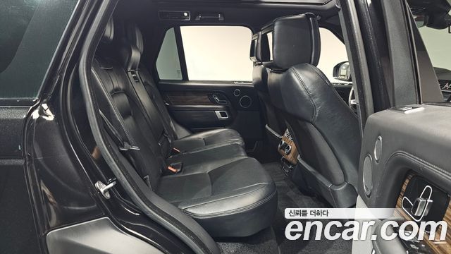 Land Rover Range Rover 2019 — photo 18