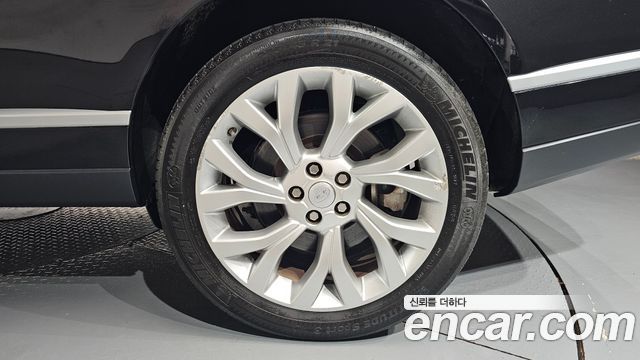 Land Rover Range Rover 2019 — photo 7