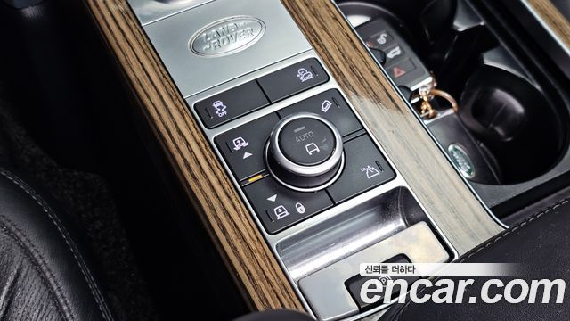 Land Rover Range Rover 2019 — photo 30
