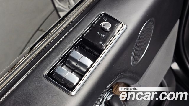 Land Rover Range Rover 2019 — photo 32