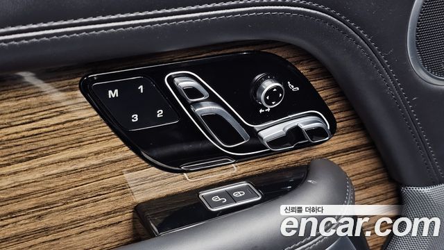 Land Rover Range Rover 2019 — photo 33